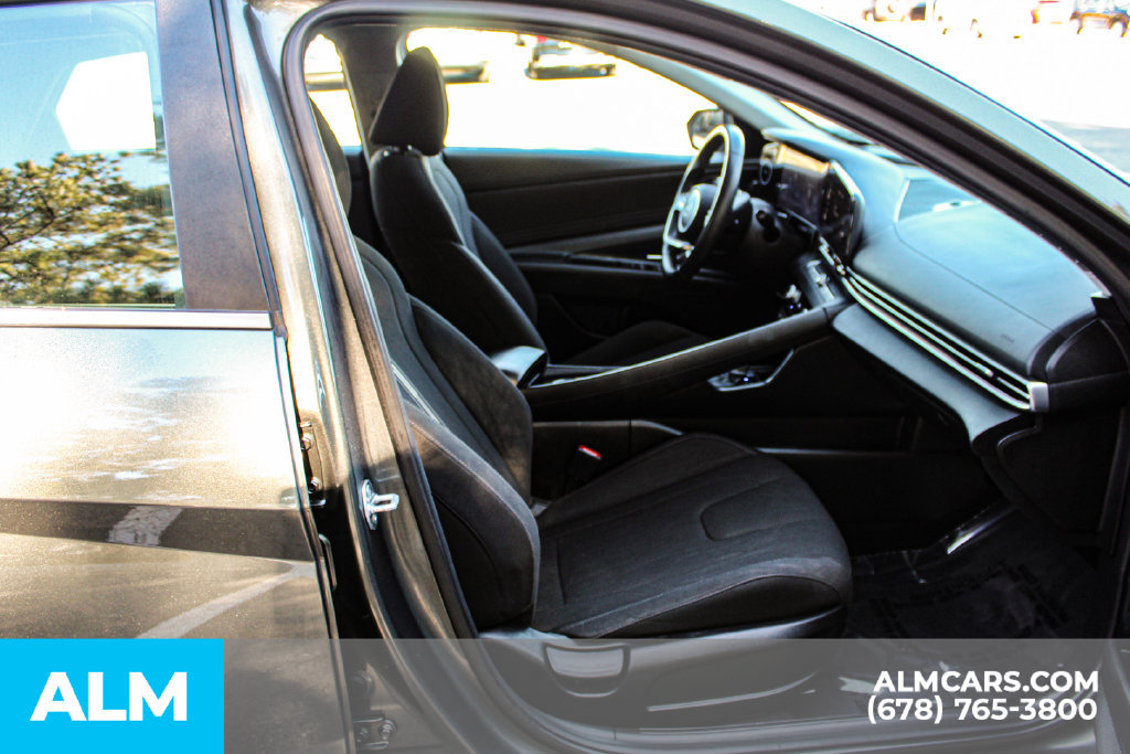 Used 2025 Hyundai Elantra SEL FWD image 20