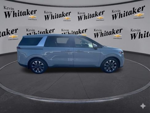 Used 2024 Kia Carnival EX FWD image 10