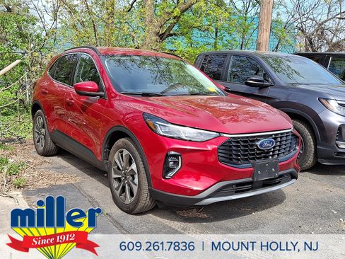 Used 2023 Ford Escape Platinum image 1