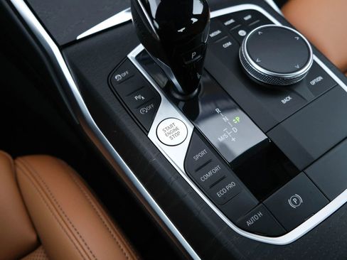 Used 2022 BMW 330i xDrive 330i xDrive Sedan 4D w/ Driving Assistance Package image 38