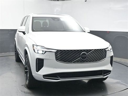 New 2025 Volvo XC90 B6 Plus w/ Protection Package Premier image 2