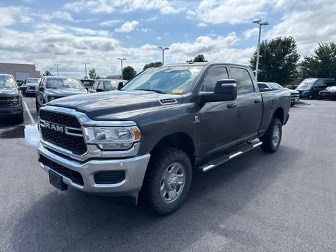 Used 2024 RAM 2500 Tradesman w/ Chrome Appearance Group AWD/4WD image 3