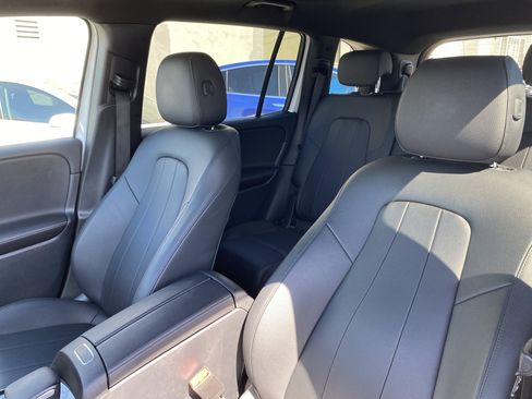 Used 2022 Mercedes-Benz GLB 250 4MATIC w/ Premium Package Lite image 17