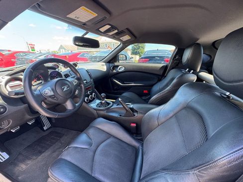 Used 2009 Nissan 370Z Touring image 11