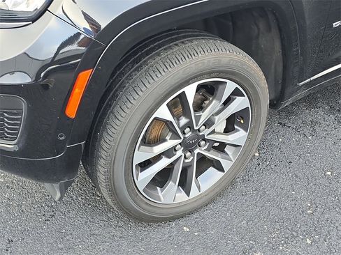 Used 2024 Jeep Grand Cherokee Overland w/ Trailer Tow Package image 14