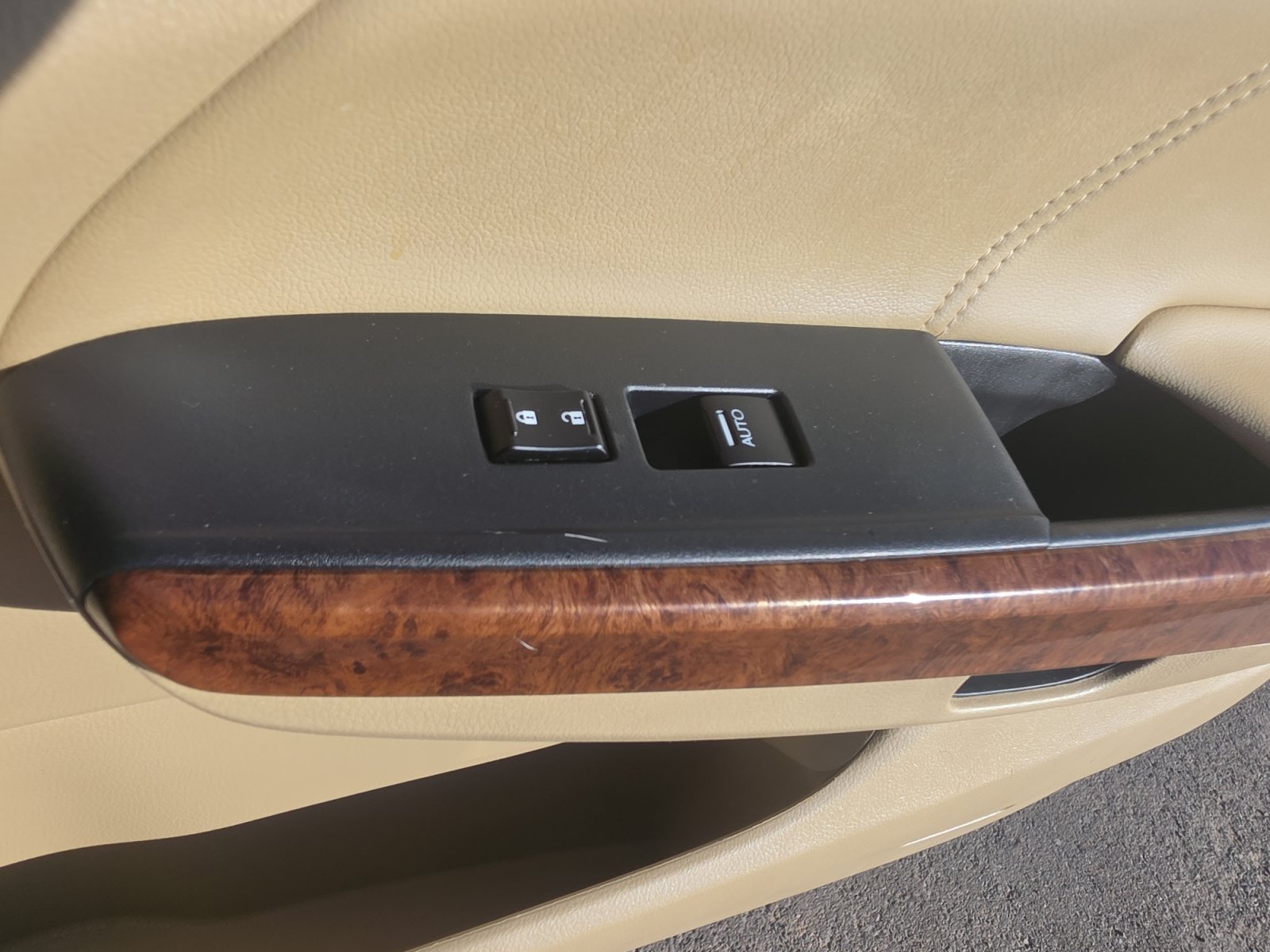 Used 2011 Honda Accord EX-L image 30