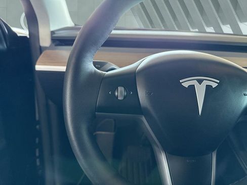 Used 2025 Tesla Model Y Long Range image 15