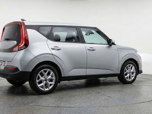 Used 2025 Kia Soul LX w/ LX Technology Package FWD image 9