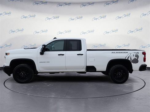 Used 2024 Chevrolet Silverado 2500 W/T image 2