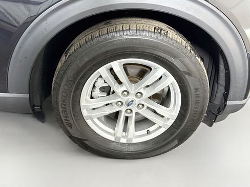 Used 2024 Ford Explorer XLT w/ Equipment Group 202A RWD image 32