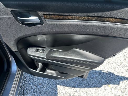 Used 2014 Chrysler 300 C image 26