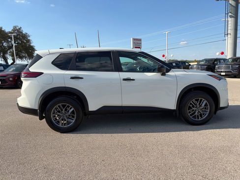 Used 2025 Nissan Rogue S image 4