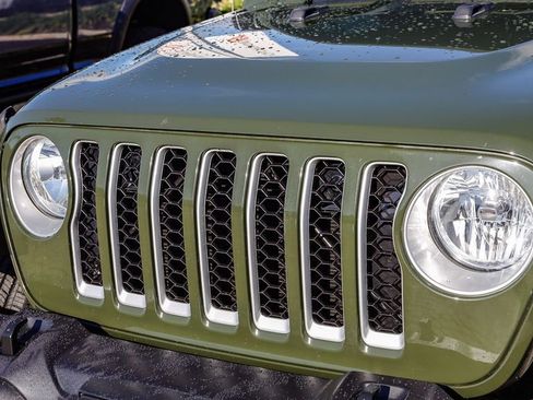 Certified 2022 Jeep Gladiator Overland w/ Trailer Tow Package image 6