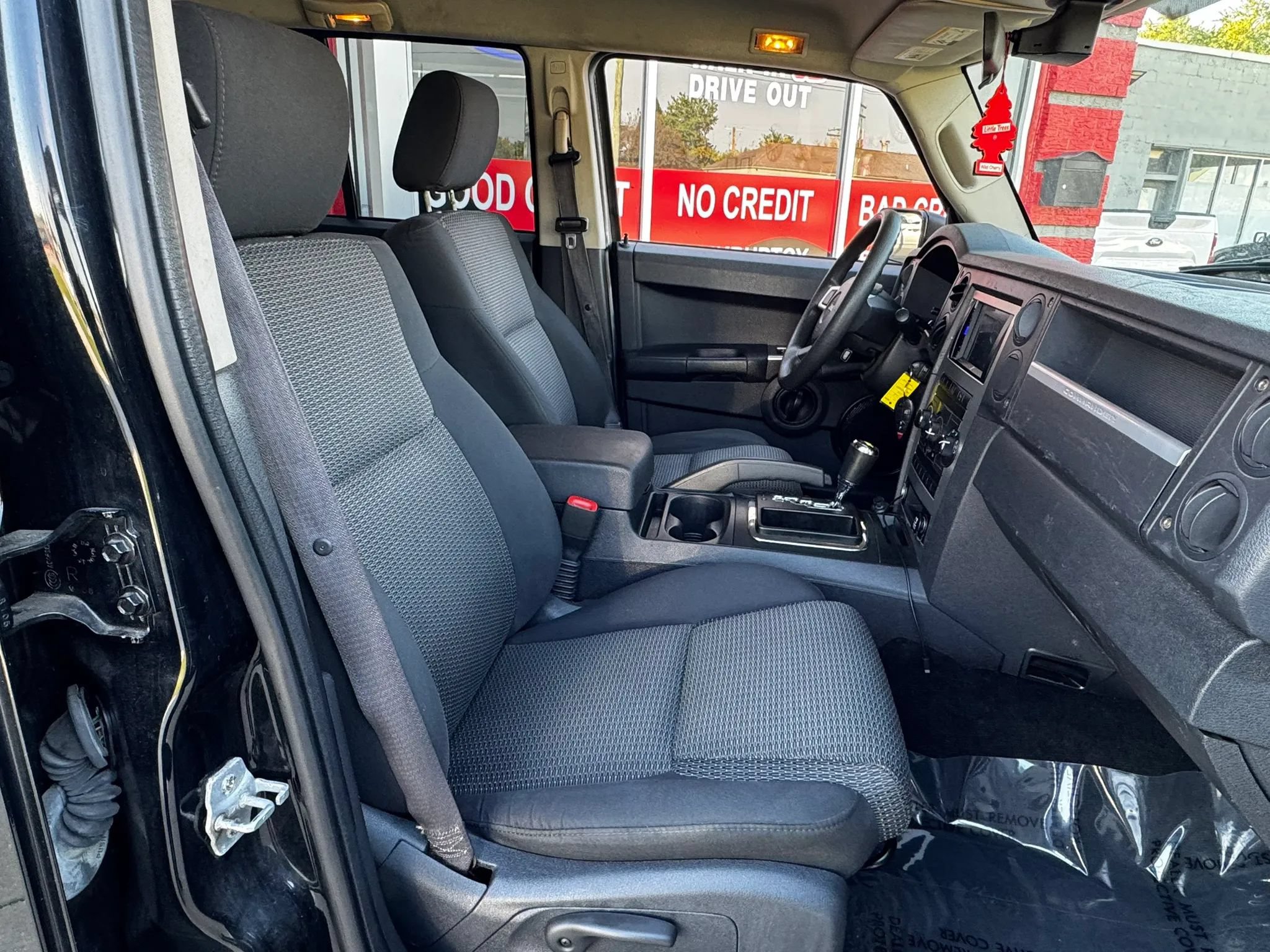 Used 2008 Jeep Commander Sport AWD/4WD image 15