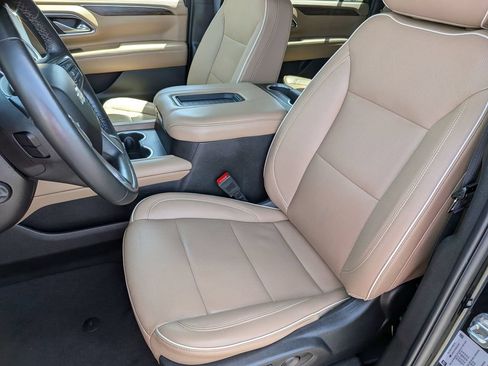 Used 2024 Chevrolet Suburban Premier AWD/4WD image 30