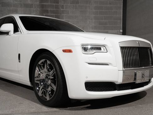Used 2015 Rolls-Royce Ghost RWD image 13