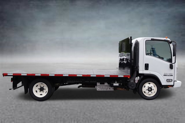 Used 2019 Isuzu NPR RWD image 2