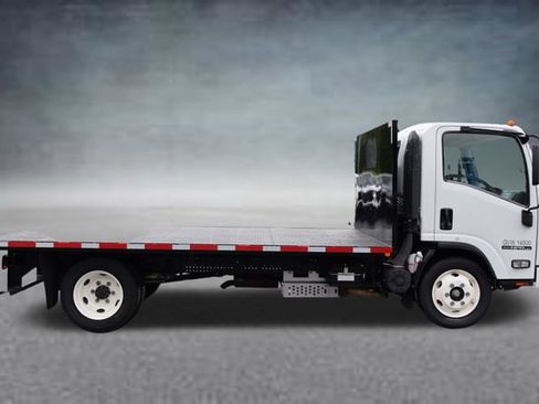 Used 2019 Isuzu NPR RWD image 2