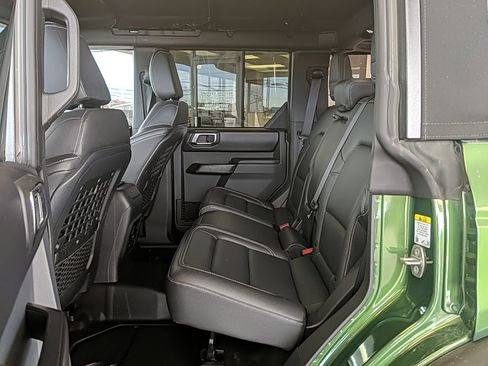 Used 2025 Ford Bronco Badlands image 11