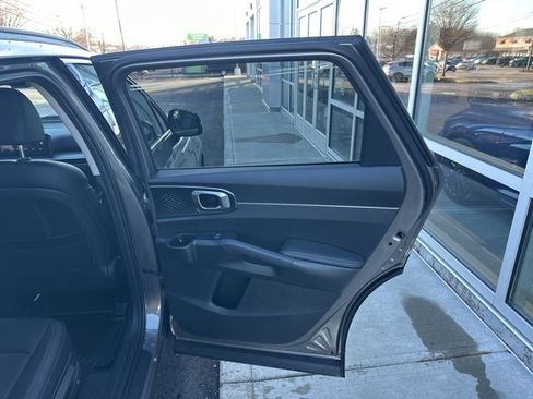 Used 2025 Kia Sorento EX w/ EX Panoramic Sunroof Package image 46