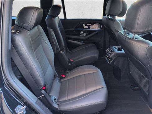 Used 2025 Mercedes-Benz GLS 580 4MATIC image 23