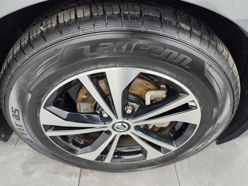 Used 2023 Nissan Sentra SV image 3