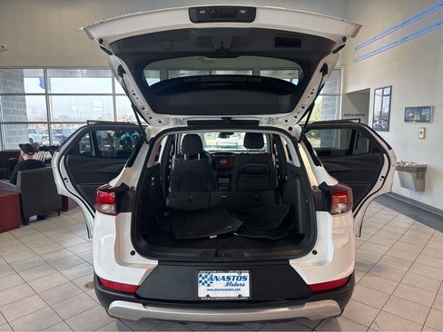 Used 2023 Chevrolet TrailBlazer LT AWD/4WD image 11