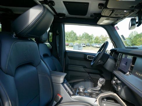 New 2025 Ford Bronco Badlands image 9