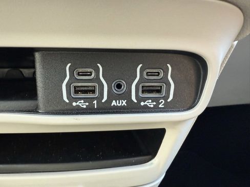 Certified 2024 Chrysler Pacifica Touring-L image 27