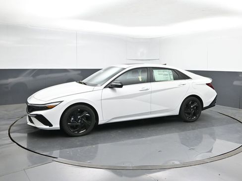 New 2026 Hyundai Elantra SEL Sport Premium FWD image 2