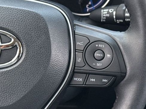 Used 2023 Toyota RAV4 XLE Premium image 16