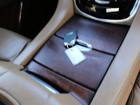 Used 2016 Cadillac Escalade Platinum image 19