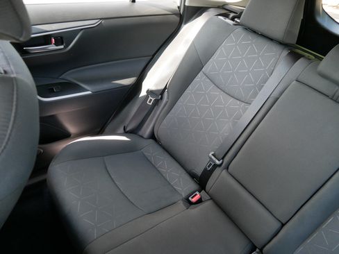 Used 2025 Toyota RAV4 XLE AWD/4WD image 12