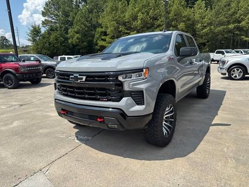 Used 2024 Chevrolet Silverado 1500 LT Trail Boss w/ Convenience Package II AWD/4WD image 3