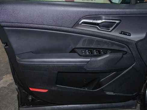 Used 2025 Kia Sportage SX FWD image 11