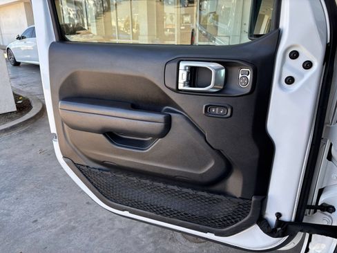 Used 2025 Jeep Wrangler Unlimited Sport AWD/4WD image 18