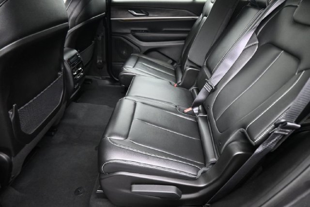 Used 2025 Jeep Grand Cherokee L Limited AWD/4WD image 28