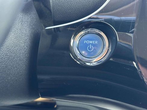 Used 2018 Toyota Prius Three FWD image 39