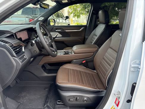 New 2026 GMC Acadia Denali Ultimate w/ LPO, Floor Liner Package AWD/4WD image 11
