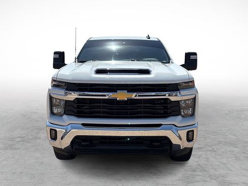 Used 2024 Chevrolet Silverado 2500 LT AWD/4WD image 3