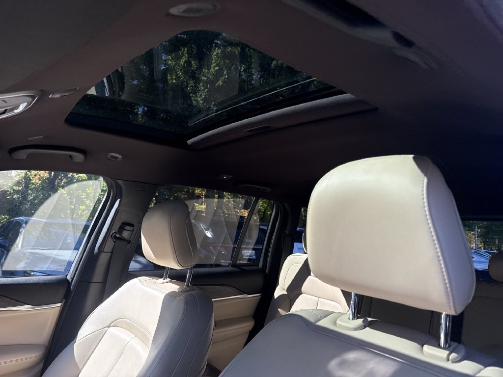 Used 2023 Jeep Grand Cherokee Limited AWD/4WD image 16