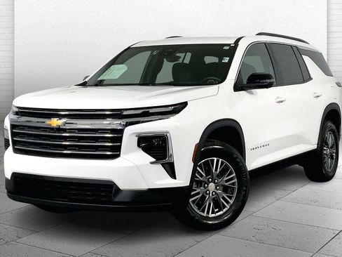 Used 2024 Chevrolet Traverse LT image 12