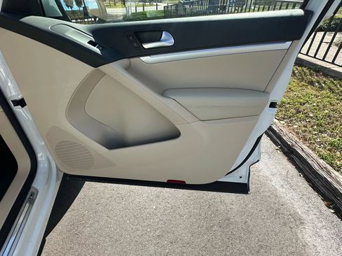 Used 2016 Volkswagen Tiguan R-Line image 25