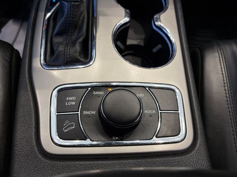 Used 2018 Jeep Grand Cherokee Limited AWD/4WD image 17