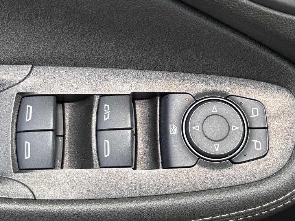 Used 2024 Buick Encore GX Sport Touring AWD/4WD image 40