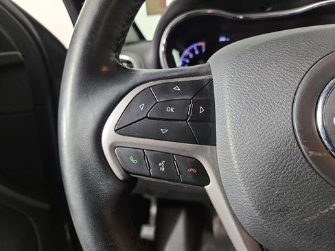 Used 2022 Jeep Grand Cherokee Laredo X image 23