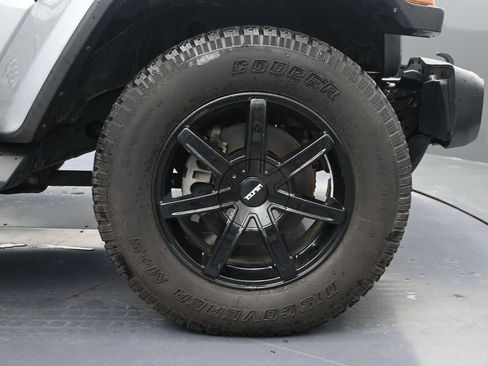 Used 2021 Jeep Wrangler Unlimited Sahara w/ Uconnect 4C Nav & Sound Group AWD/4WD image 34