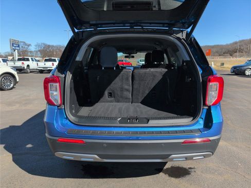 Used 2022 Ford Explorer XLT w/ Equipment Group 202A AWD/4WD image 33