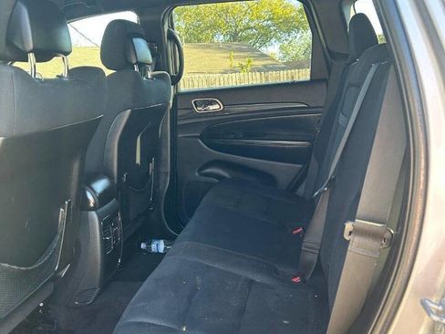 Used 2017 Jeep Grand Cherokee Laredo w/ Quick Order Package 2BE image 25