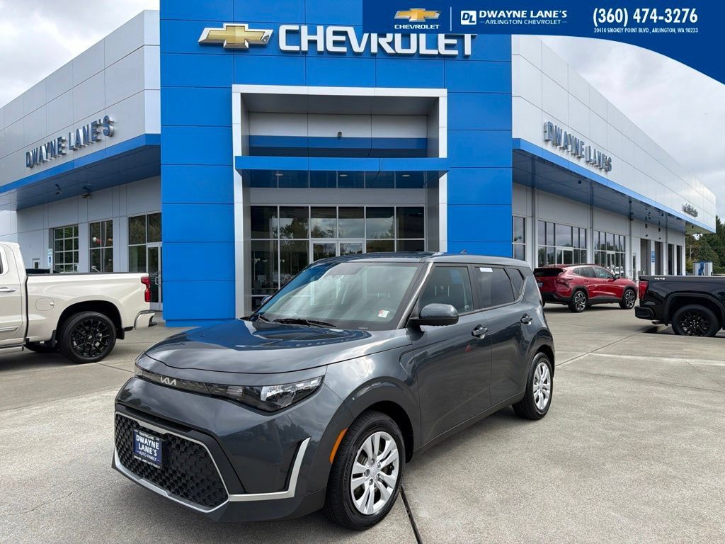 Used 2023 Kia Soul LX FWD image 1